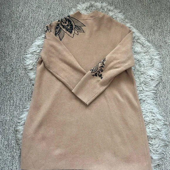Chico's Long Camel Cardigan with Black Floral Embroidered Design EUC - Picture 9 of 12